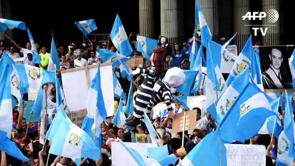 Milhares de pessoas pedem renúncia do presidente na Guatemala