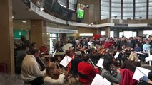 Orchestres en Fête 2015 : concert de l'Orchestre Dijon Bourgogne en gare de Dijon. Direction : Gergely Madaras.