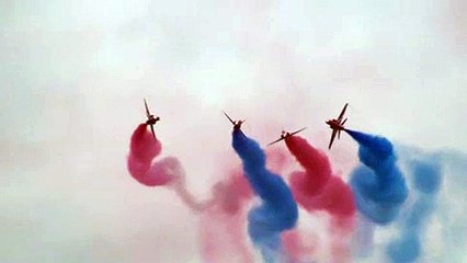 Red Arrows at Farnborough 2008 PT 3