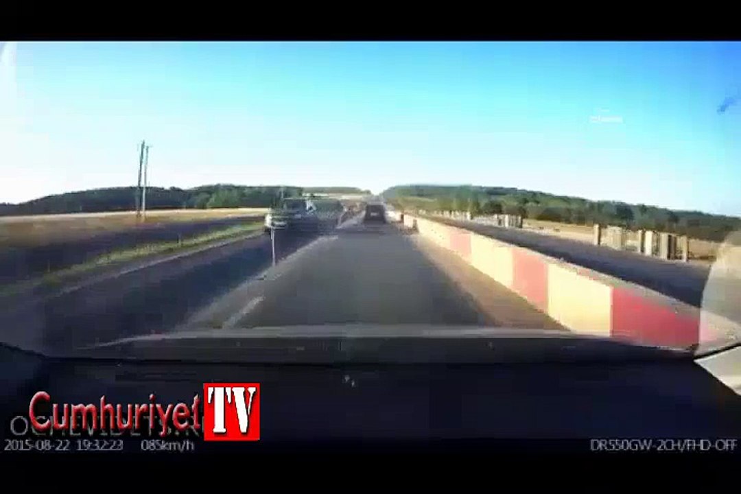 Korkunç kaza anı araç kamerasında