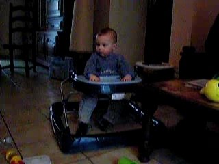 Kyllian en trotteur et sa tour de cube