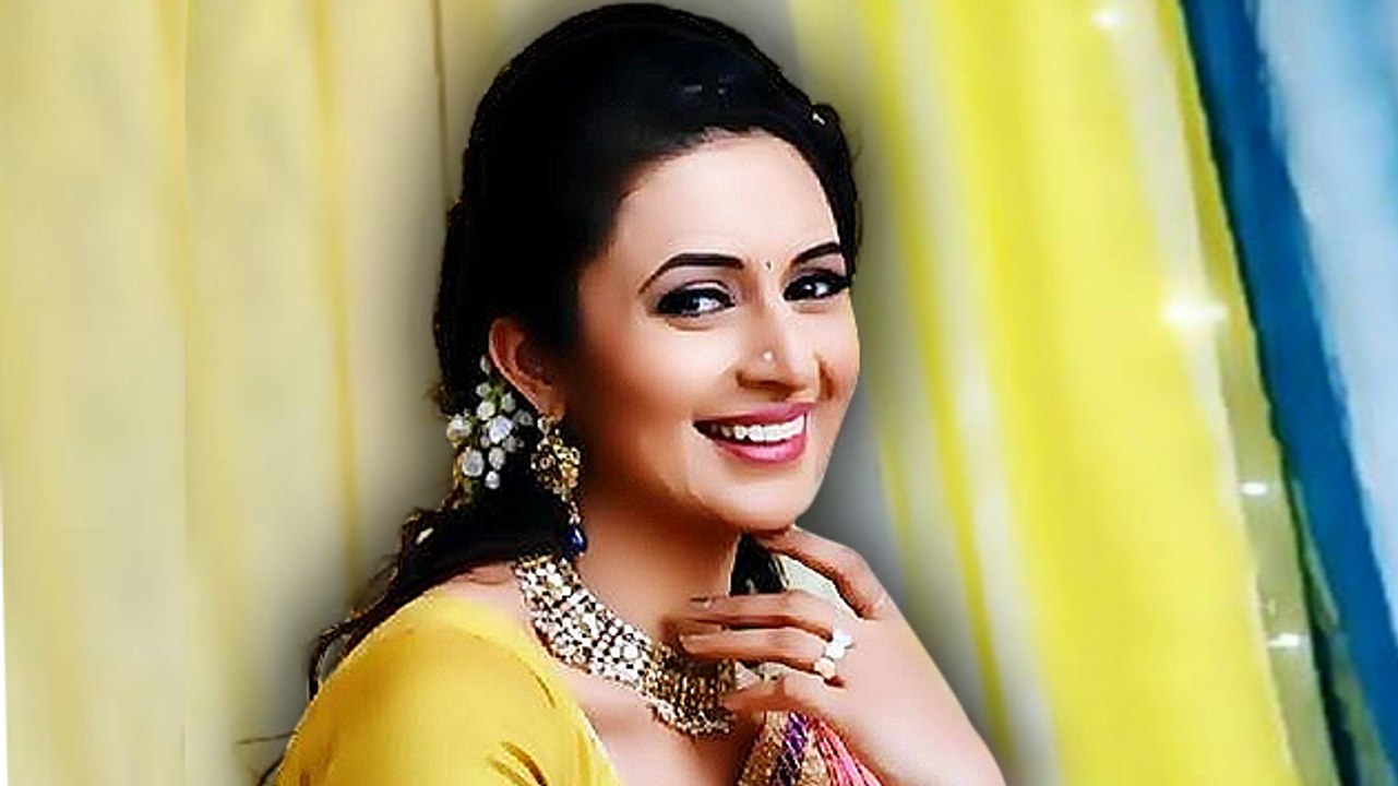 Divyanka Tripathi Talks About Karan Patel & Bollywood Dreams! | #LehrenTurns29