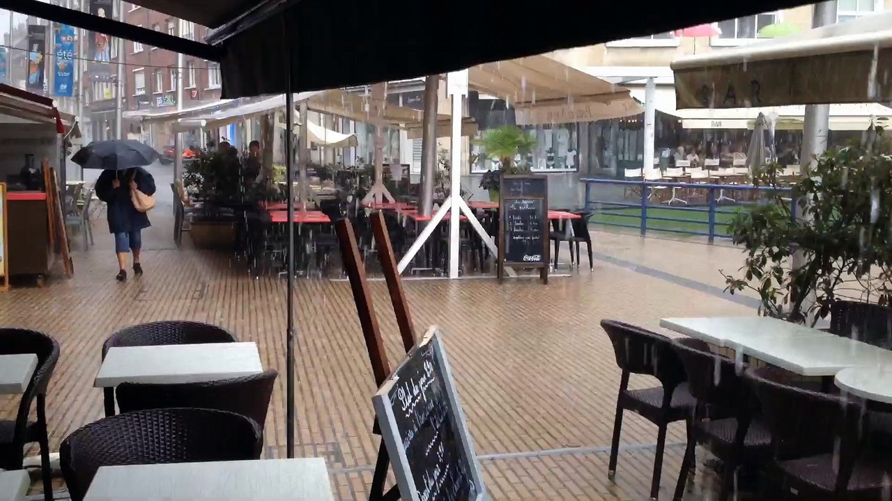 Amiens - Pluie diluvienne en centre-ville