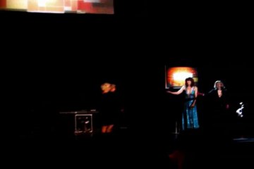 Jennifer Beals, Lisa Marie Presley Intro Cyndi & Elen Lauper