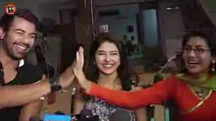 Abhi Aur Pragya Kar Rahe Hai Offscreen Masti - 24 August 2015 - Kumkum Bhagya