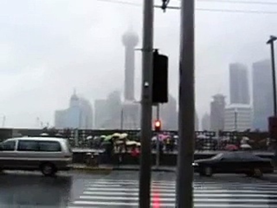 Shanghai 2010, Bund under rain