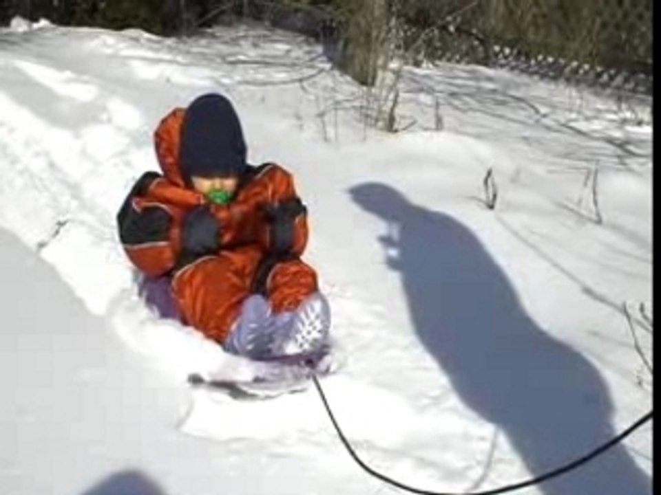 Léandre fait de la luge