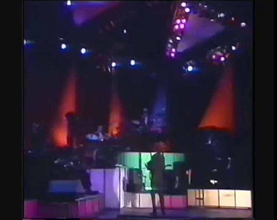 Jalisco no te rajes - Julio Iglesias.