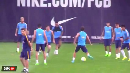 ميسي يسقط بشكل كوميدي ويثير سخرية على الفيس بوك