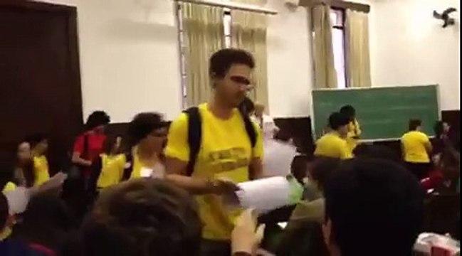 Alunos da Faculdade de Direito do Largo de São Francisco protestam contra chacina