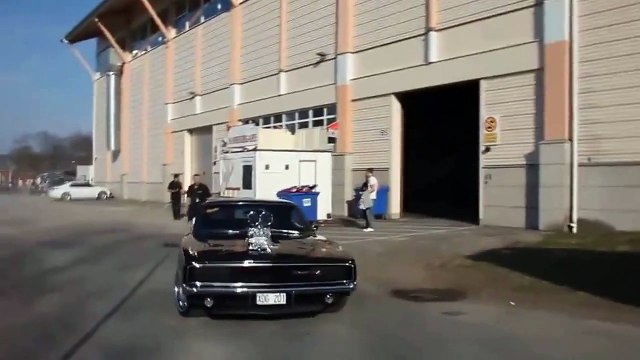 Dodge Charger 68 очень круто стартанул!