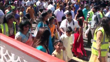 Télécharger la video: London Sri Murugan Temple  Chariot  Festival 09-08-2015