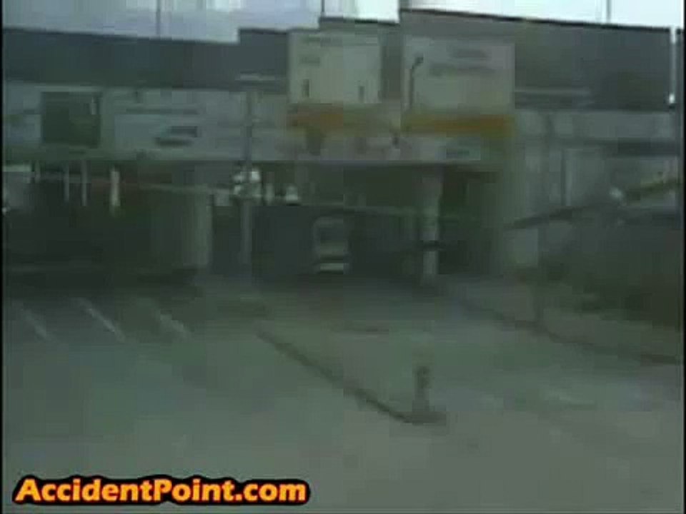 Red light runner produce big accident