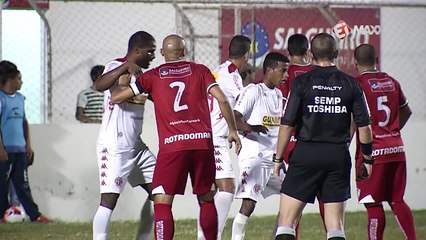 Cassio perde gol de baixo da trave