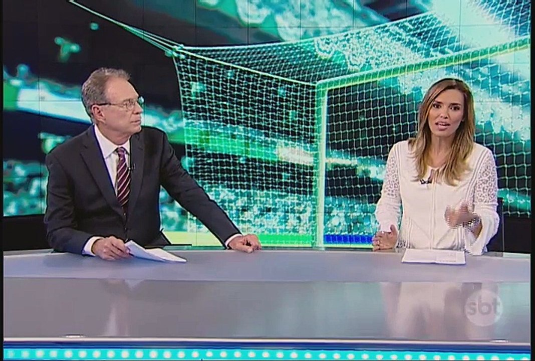 Corinthians vence o Cruzeiro e é líder isolado do Brasileirão