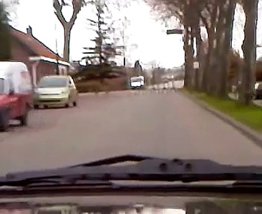 Peugeot 505 GTI in het Zeeuwse landschap