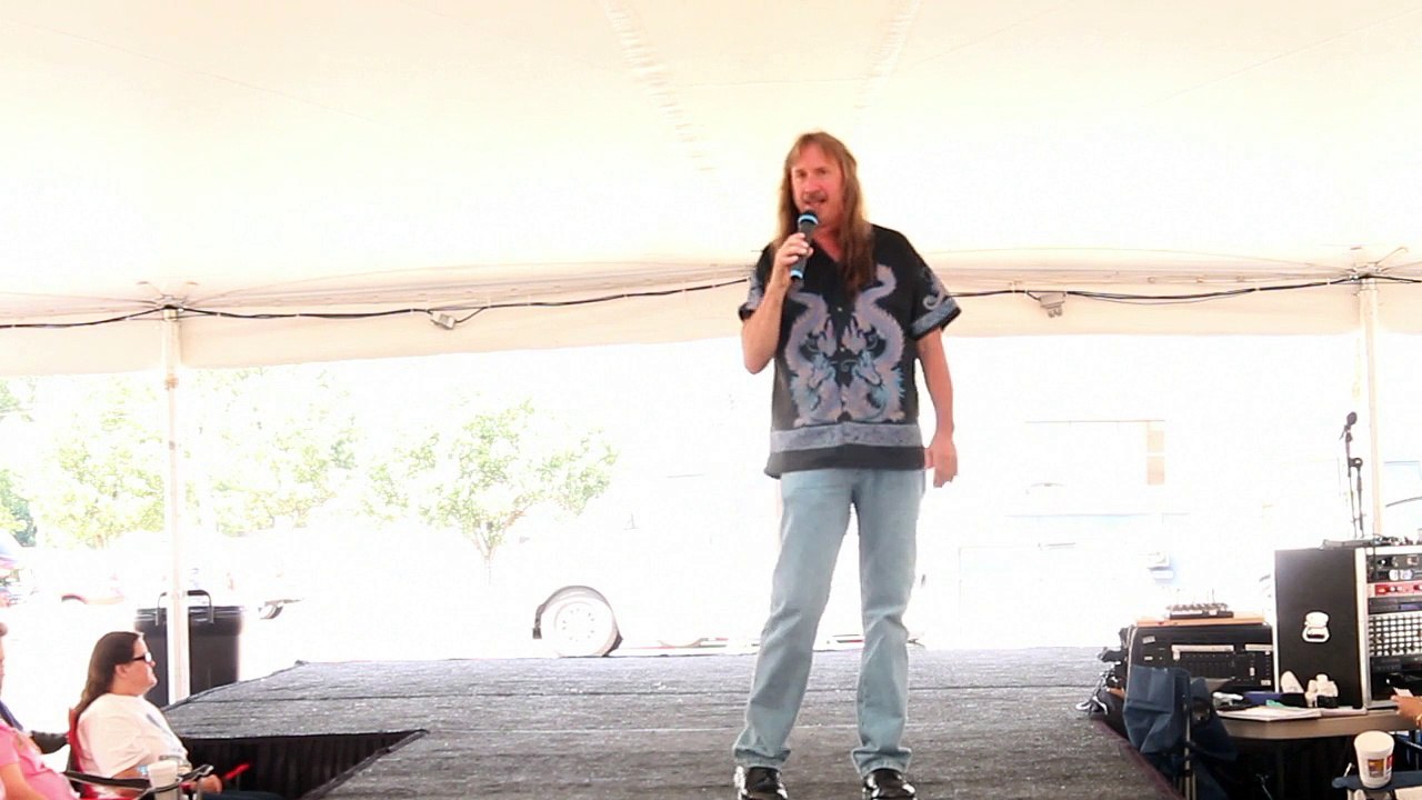 Steve Diltz sings 'Bringing It Back' Elvis Week 2014