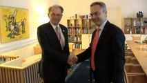 Talmannen vägrar att skaka hand med Jimmie Åkesson