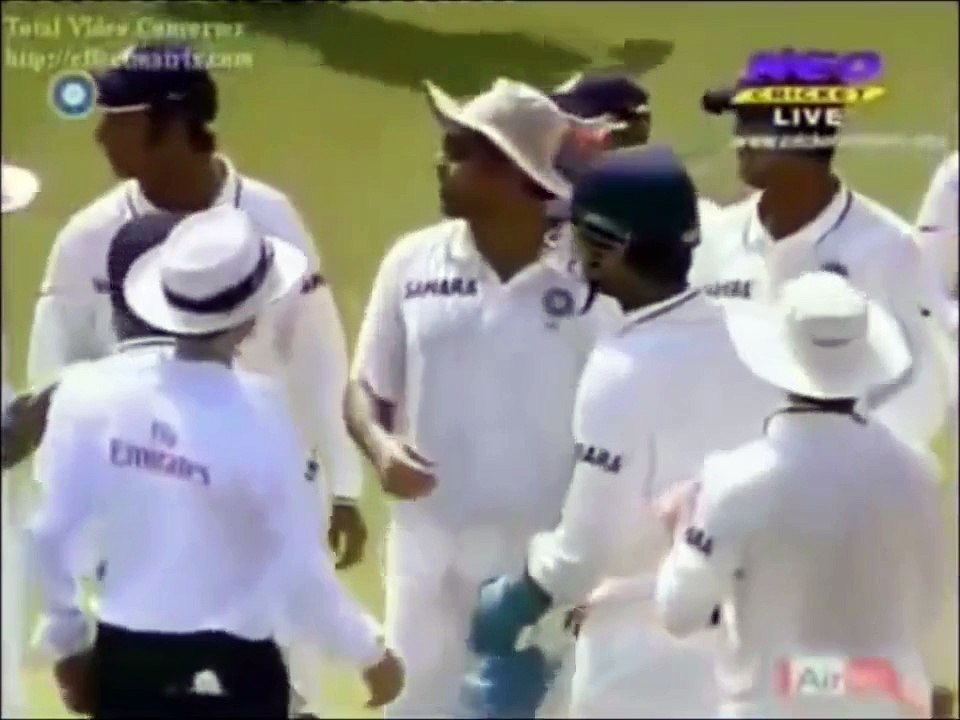 Cricket Fight, Ricky Ponting Vs Zaheer Khan,Ponting getting bowled,Ind Vs Aus