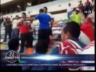 Download Video: Sporting Cristal: Joven quiso probarle su amor a su enamorada y terminó siendo agredido por hinchas de la 'U'