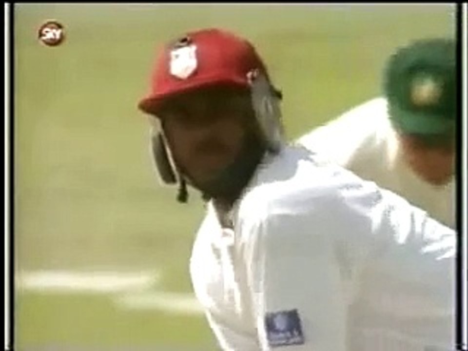 Worst batting ever in cricket history Hilarious U laugh for ages Can  39 t stop laughing watch till end