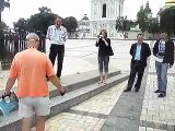 Русский и бандеровец, спор в центре Киева..AVI