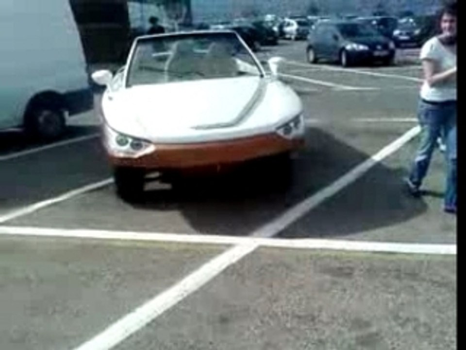 La voiture bateau