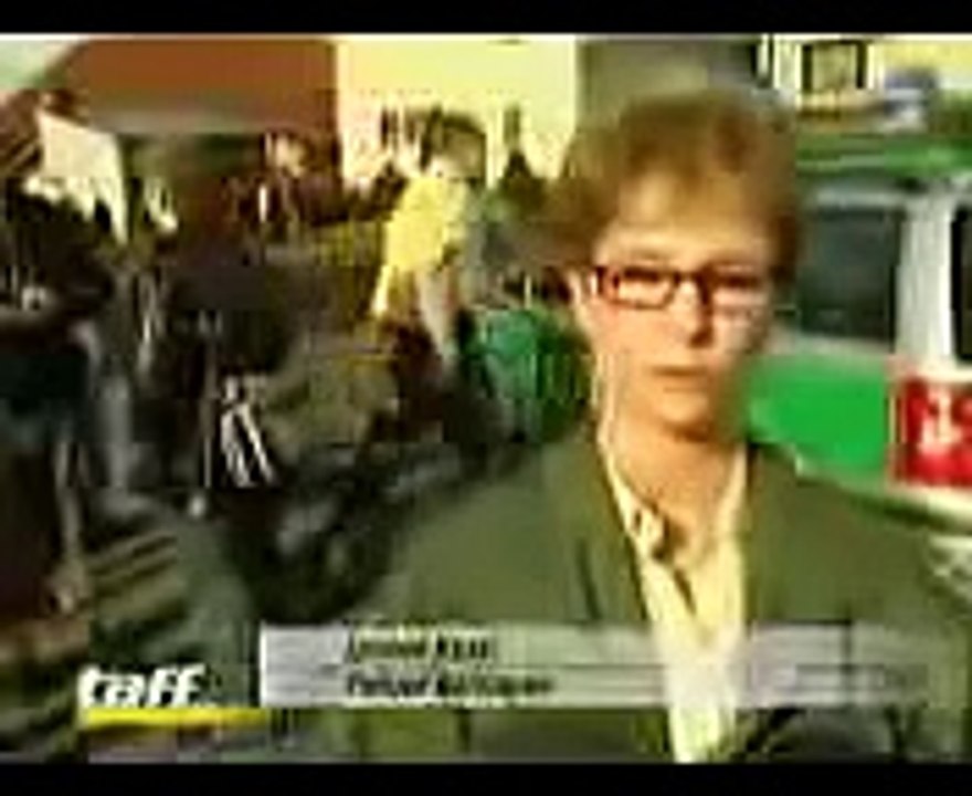 Türken schlagen Deutsche Polizisten halb tot!.3gp