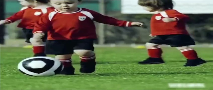 ابن كريستيانو يراوغ ابن نيمار وابن ميسي بمهارات والده كريستيانو رونالدو