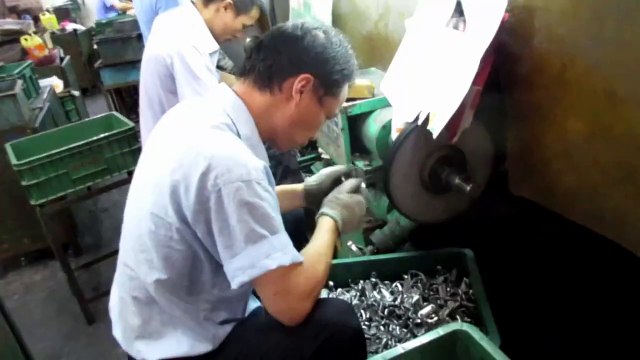 China Sourcing and Import Purchasing Agent: Hangers & Hooks / Production 2