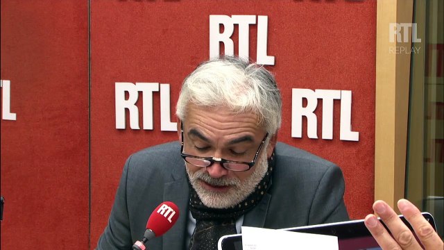 Amours de vacances : Attention l'humour ! , prévient Pascal Praud