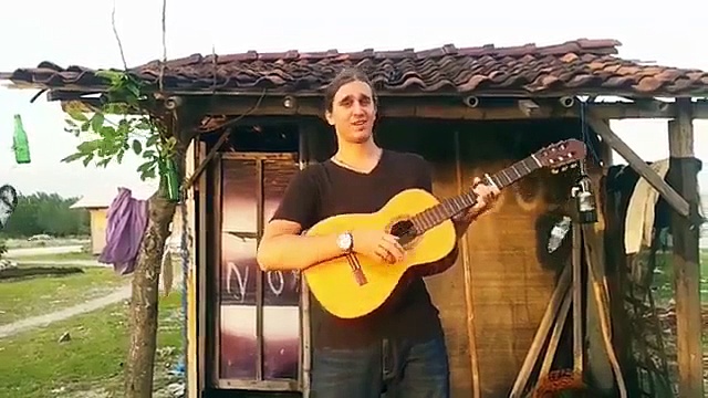  Bule nyanyi agama uang