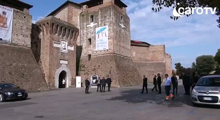 Download Video: Icaro TV. Matteo Renzi a Rimini: si affaccia da Castel Sismondo