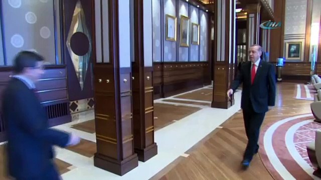 Geçiçi hükümeti kurma görevi Davutoğlu’nun