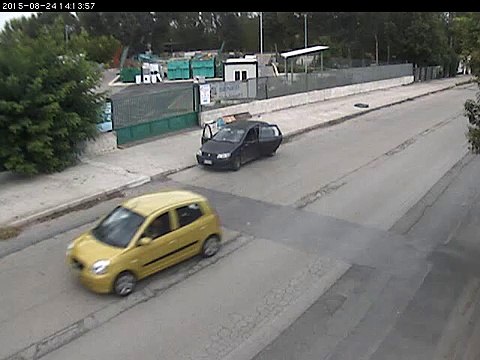 Gricignano (CE) - Via Boscariello, abbandona rifiuti vicino isola ecologica (24.08.15)