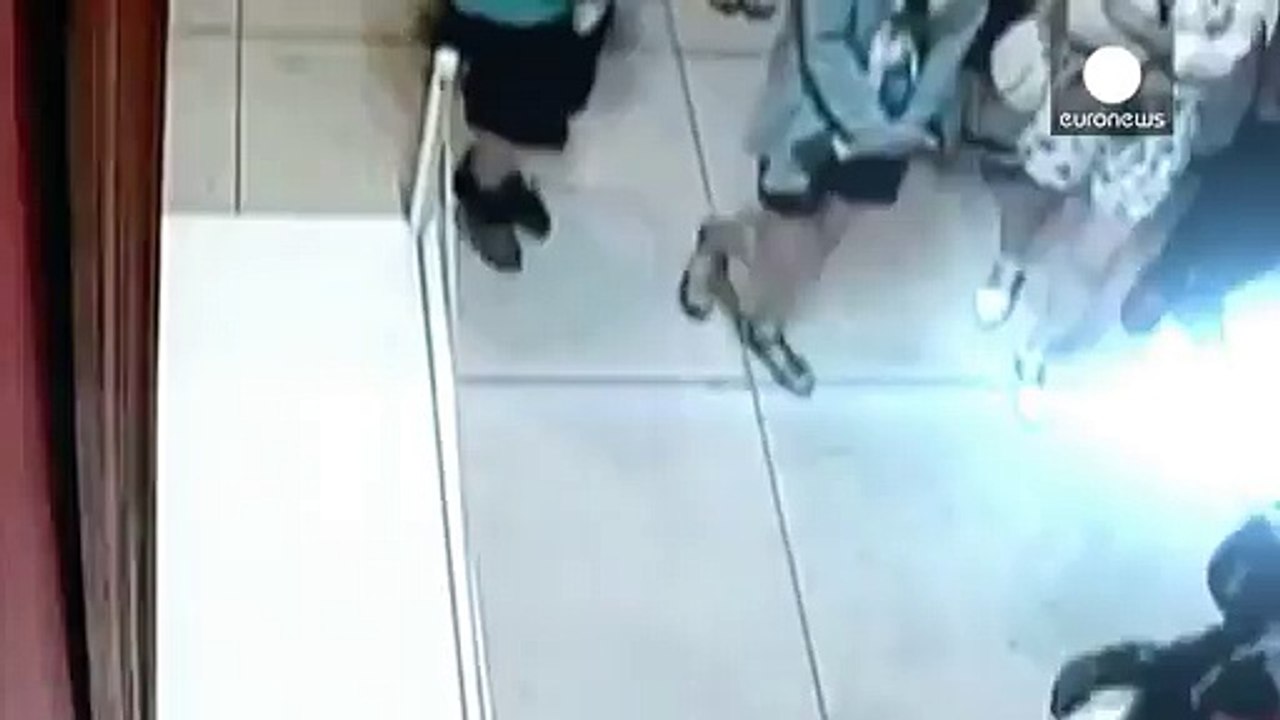 Junge beschädigt millionenteures Kunstwerk in Taiwan