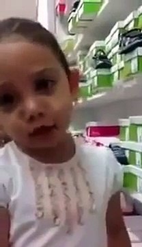 Küçük Kızın Babası ile Ayakkabı Alma Mücadelesi Baba Tamam Tamam