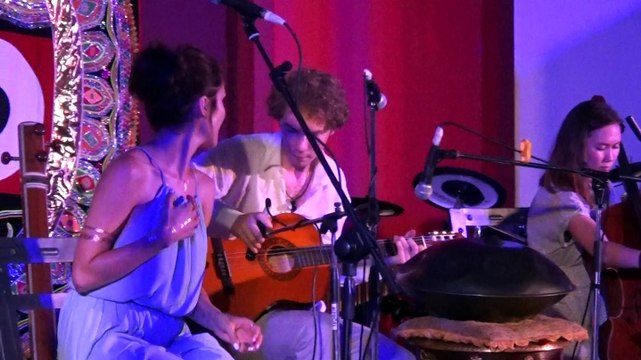 Сати Казанова и группа Em Ocean с программой «Мантры мира».