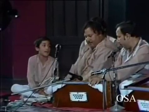 Nusrat Fateh Ali Khan Teaching About Music To Rahat Fateh Ali Khan-Watch Video