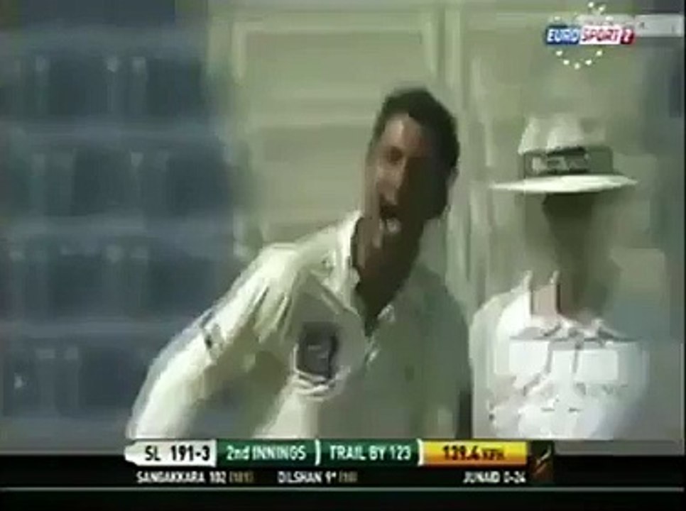 Junaid Khan Clean Bowled Dilshan