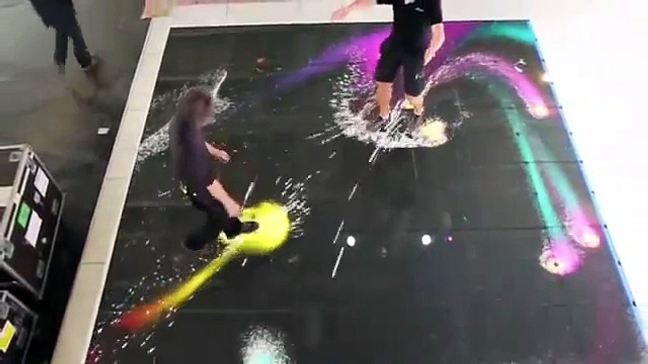 Невероятный танцпол (An incredible dance floor)