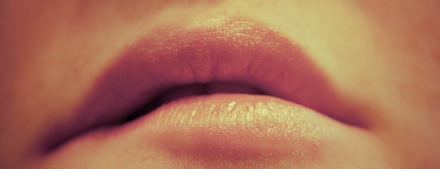 ASMR One Hour Ear To Ear Gum Chewing Session