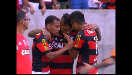 Defesa do São Paulo dá presentes ao Fla