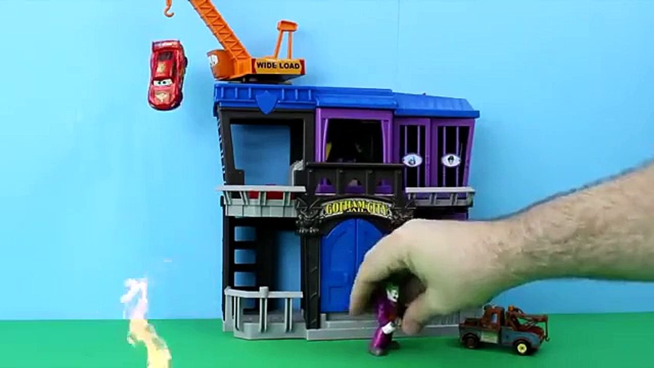 Disney Pixar Cars Lightning McQueen gets saved from Imaginex Gotham City Jail Batman Mater Cars Toon