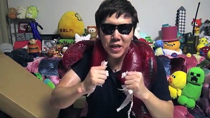 ヒカキンが巨大ヘビグミ吐いてみた【空耳字幕】