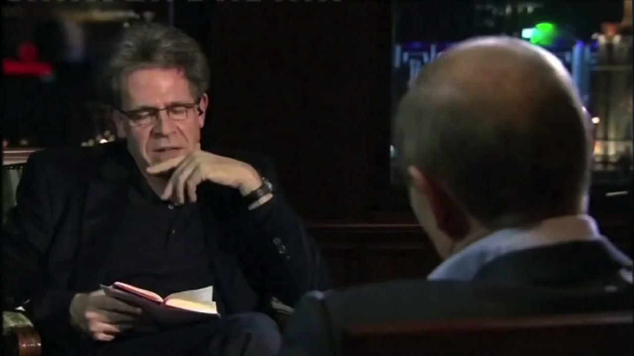 Präsident Putin lacht über Reporterfrage