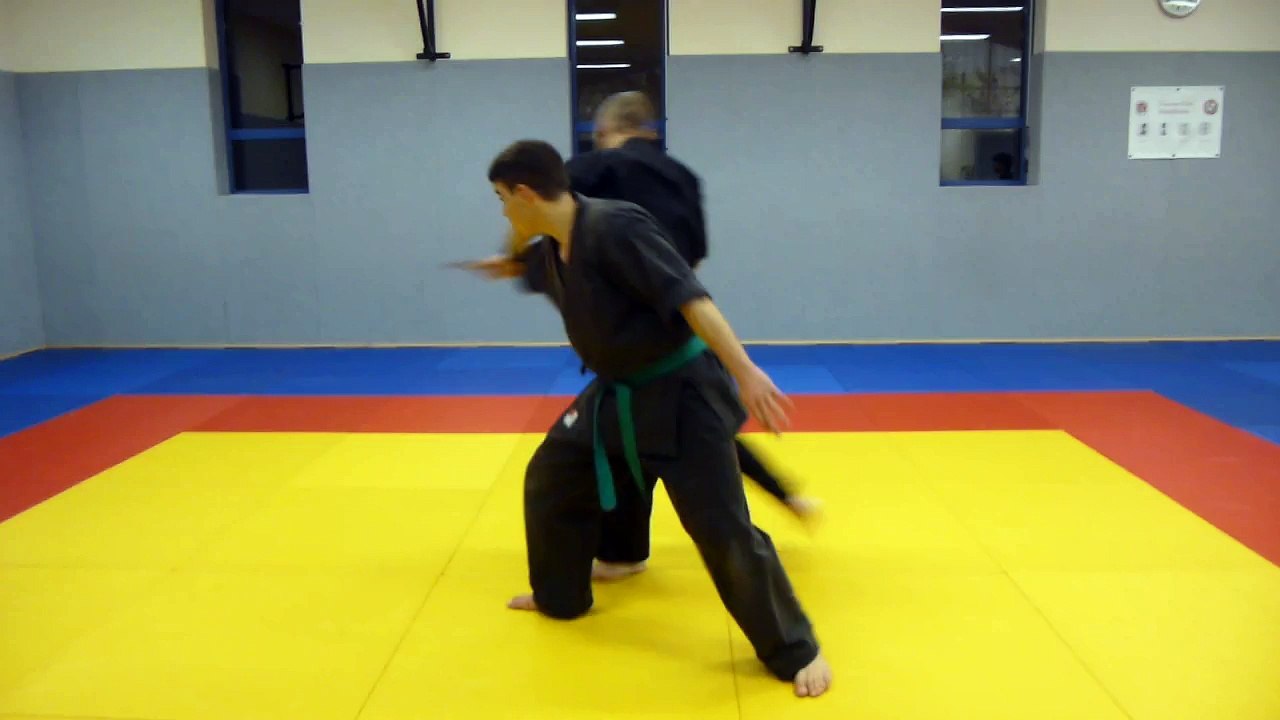 Dolchstich von vorn mit Handkipphebelund Weiterführung