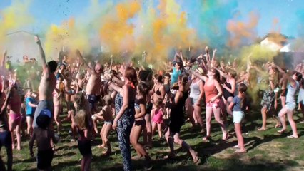 Clip Holi Party