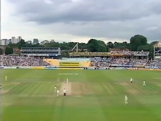 Shane Warne vs Graham Gooch