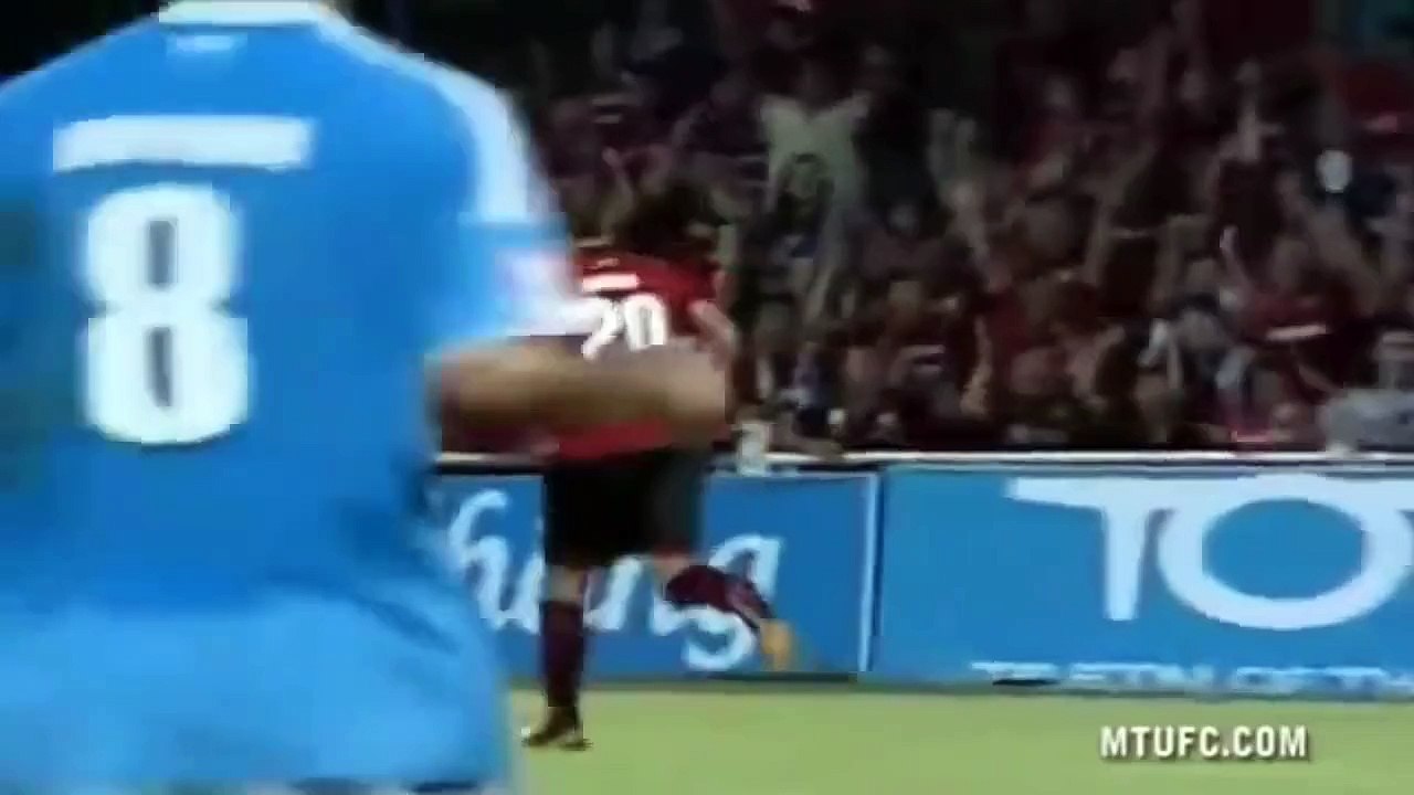 Hài hước , pha ăn mừng tụt quần trong bóng đá !!!